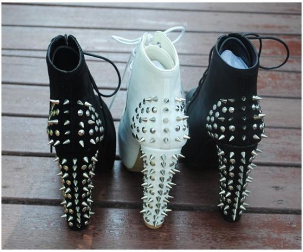 Sapato com Spikes Branco